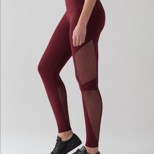 Lululemon Reveal Legging in deep rogue